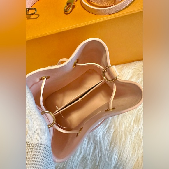 Louis Vuitton Limited edition Neonoe Stardust impriente pink shoulder bag - Picture 9 of 17